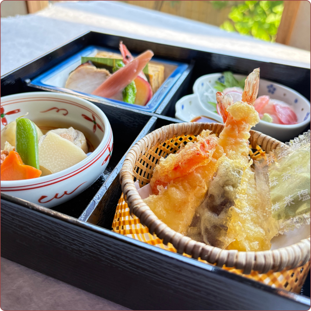 松花堂弁当,4つ切り, 日本料理古俣