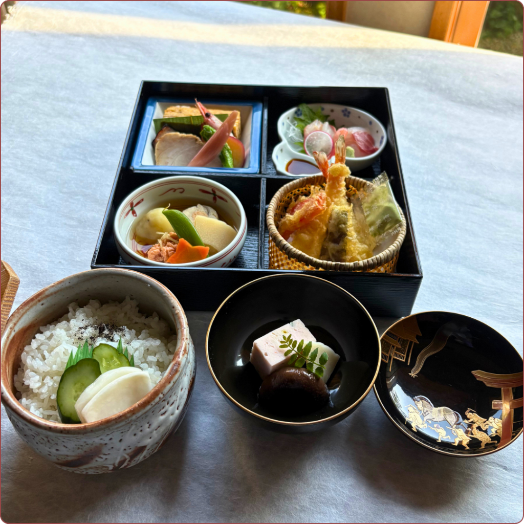 松花堂弁当,4つ切り, 日本料理古俣